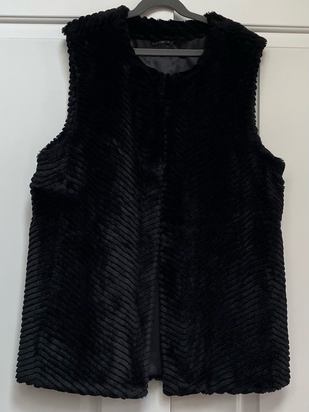 Talbots Black Chevron Ribbed Faux Fur Hook Eye Closure Vest Size Medium